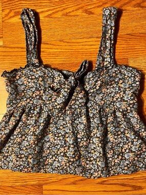American Eagle Floral Tie-Front Smocked Women's babydoll top - Black/Peach